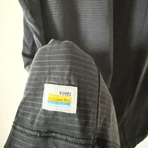 Vuori Short Sleeve Top in Dar Gray with Thin Stripe - Size L - Picture 4 of 7